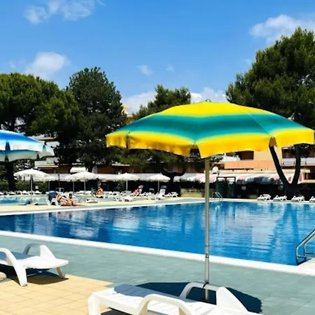 Apartmán Cozy With Pool Access